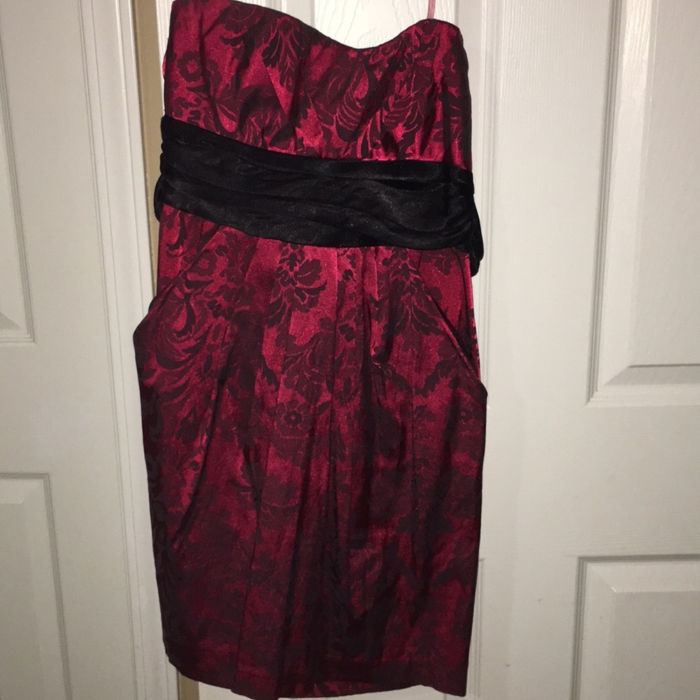 Women’s semi-formal dress